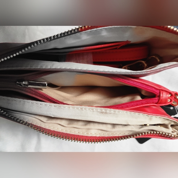 H, RED PURSE, DECOR ON FRONT, CROSSBODY/SHOULDER OR WRISTLET STYLE BAG - Picture 5 of 12